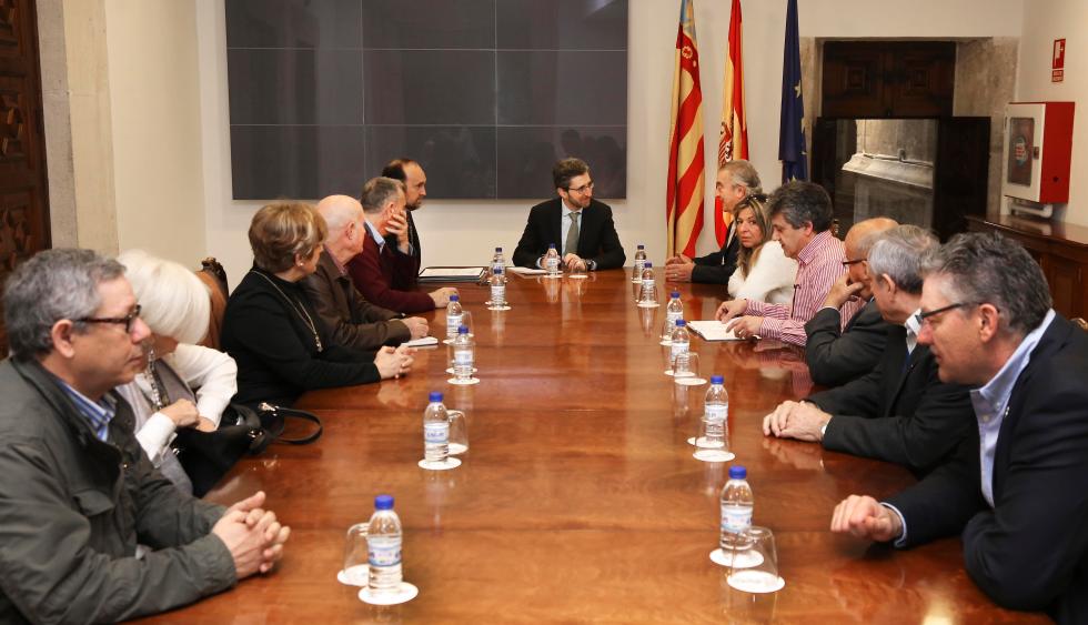 Arcadi España se reúne con la Federación Valenciana de Casas Regionales de España con presencia en la Comunitat Valenciana