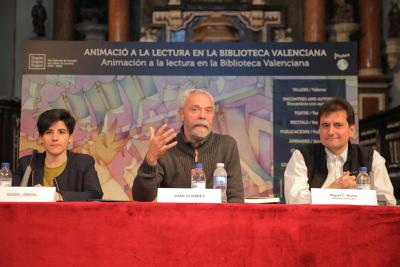 L'escriptor Joan Olivares manté una trobada amb alumnes de Secundària a la Biblioteca Valenciana