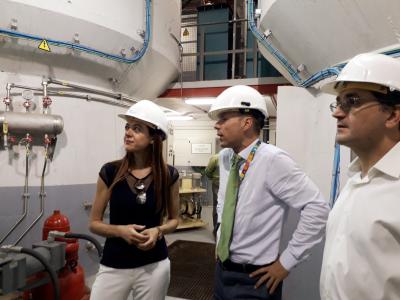 Carolina Pascual visita la central hidroelèctrica de Vallat