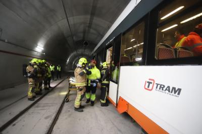 TRAM d'Alacant du a terme un simulacre d'incendi produït per una explosió en un tren-TRAM al túnel de Serra Grossa