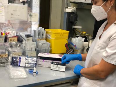 Sanitat distribueix els primers tests d'antígens per a diagnosticar la COVID-19 en els departaments de salut