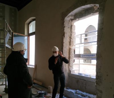 Les obres de rehabilitació del Palau de l'Almirall trauen a la llum dues finestres gòtiques, una d'elles una coronella del segle XIV