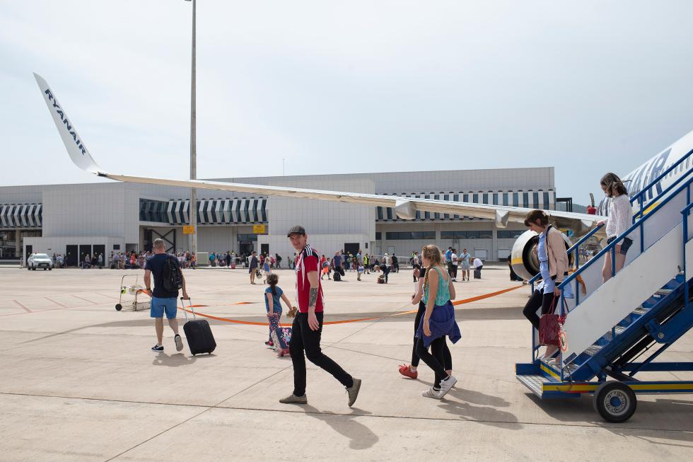 Torró destaca que las nuevas rutas del aeropuerto de Castellón favorecen la desestacionalización del turismo