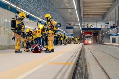 Prop de 200 persones participen en un simulacre d'incendi d'una unitat de tramvia al túnel de la línia 10 de Metrovalencia