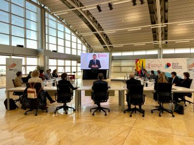 Ximo Puig anuncia un pla a través de l'Agència Valenciana de la Innovació per a reduir les emissions de CO2 en les empreses