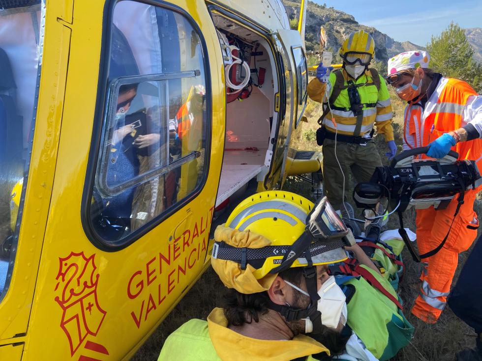 Los equipos de emergencias realizan un rescate en helicóptero cada dos días en las dos últimas semanas