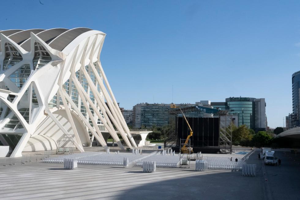 La explanada del Museu de les Ciències acoge de nuevo el concierto de Raphael en su visita a Valencia
