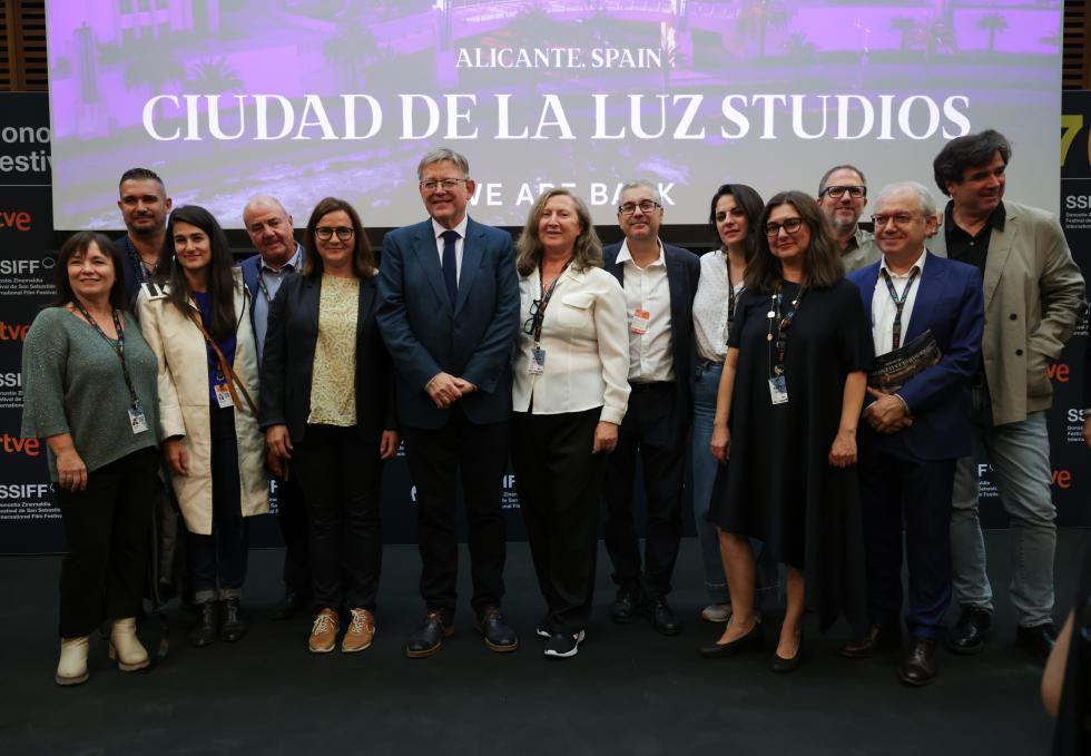 Ximo Puig ofrece a la industria audiovisual los estudios de Ciudad de la Luz de Alicante como las instalaciones más modernas de Europa