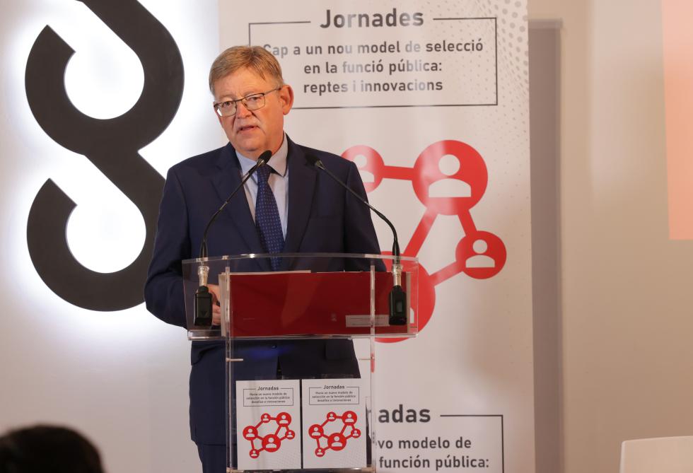 Ximo Puig anuncia la ampliación a 700 personas y a 700 euros de las becas destinadas a jóvenes menores de 30 años para preparar oposiciones de ...