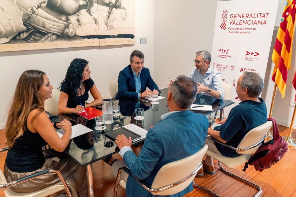 Arcadi España escolta les propostes dels agents econòmics i socials de cara al disseny de la reforma fiscal