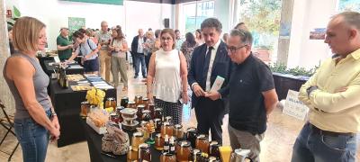 Colomer participa en la inauguración de la Feria Gastronómica que organiza la Mancomunidad Hoya ...