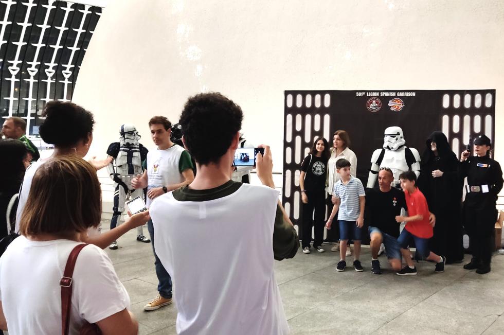 La desfilada solidària dels personatges de Star Wars a la Ciutat de les Arts i les Ciències recapta 5.570 euros per a la Casa Ronald McDonald València