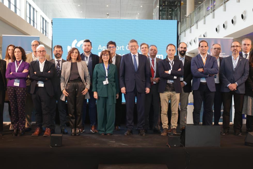 Ximo Puig anuncia que l’Aeroport de Castelló impulsarà la creació d’una incubadora d’empreses de l’Agència Espacial Europea