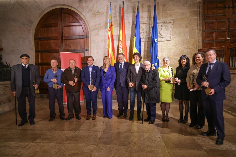 Ximo Puig elogia el treball de les societats musicals valencianes com a “patrimoni singular” de la Comunitat Valenciana i “pedra angular” de la ...