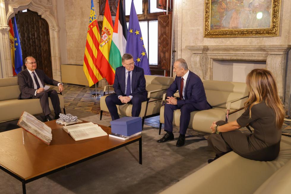 Ximo Puig ha rebut en audiència l'ambaixador de Palestina a Espanya, Husni Abdel Wahed