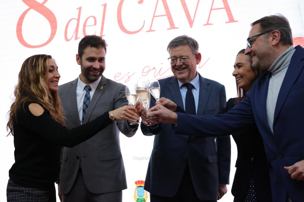 Ximo Puig destaca la calidad y la innovación del cava elaborado en Requena