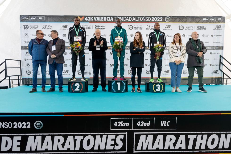 Ximo Puig asiste a la salida de la 42 edición de la Maratón Valencia Trinidad Alfonso EDP