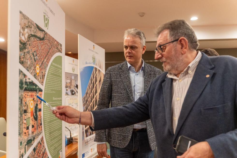 Héctor Illueca y el alcalde de Torrent analizan el proyecto de construcción de 20 viviendas públicas que se destinarán a alquiler asequible
