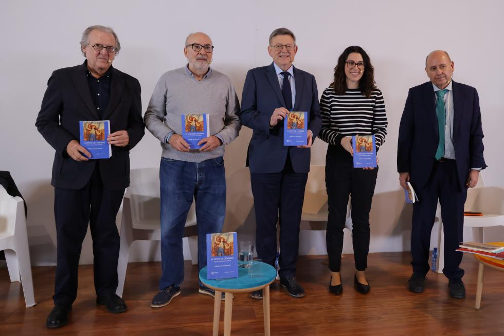 Ximo Puig ha assistit a la presentació del llibre ‘El oficio de Casandra. Escritos de paciencia política’, de Manuel Alcaraz