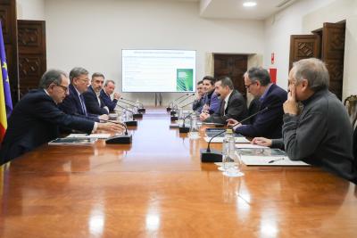 Ximo Puig ha rebut l’informe sobre l’Estratègia d’energia de la Comunitat Valenciana elaborat ...
