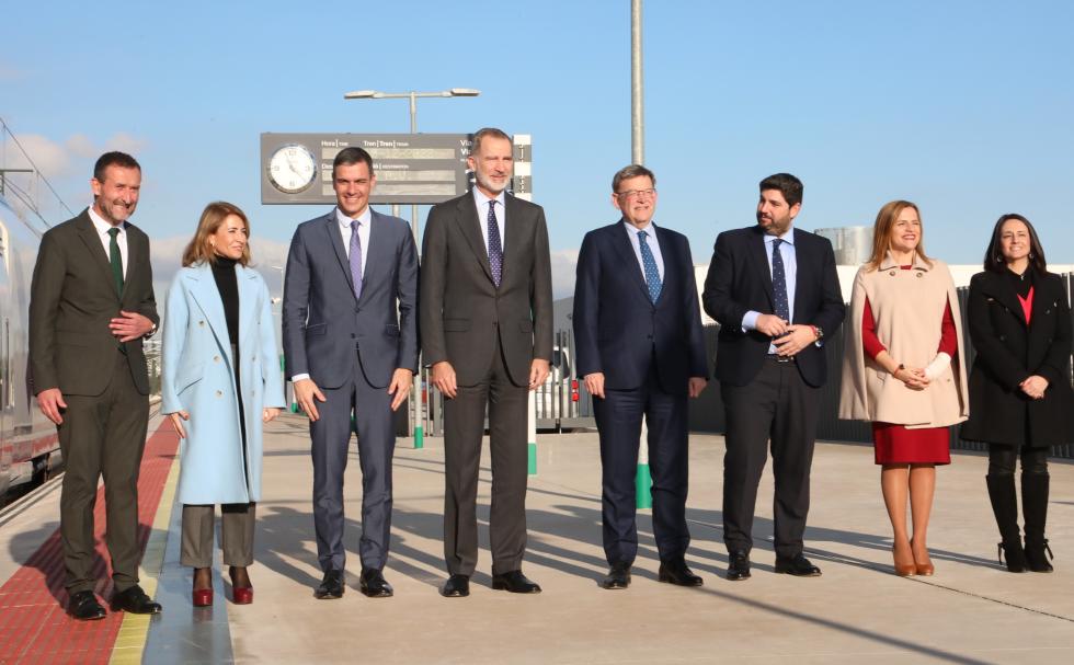 Ximo Puig destaca que el nuevo AVE Madrid-Murcia facilitará la cohesión de dos comunidades vecinas gracias a las paradas de Elche y Orihuela y a ...