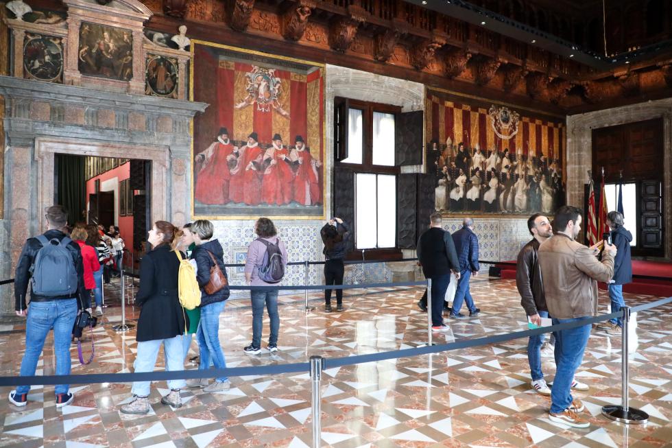 Cerca de 10.000 personas visitan el Palau de la Generalitat durante la campaña ‘El Nadal és valencià’