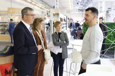 Climent dona suport a les empreses del calcer de la Comunitat Valenciana presents en la fira internacional Expo Riva Schuh a Itàlia
