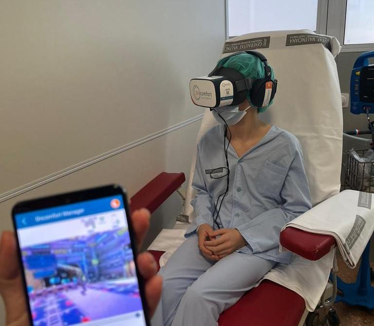 El Hospital Clínico de València incorpora la realidad virtual para hacer más amable el paso de pacientes pediátricos por el quirófano