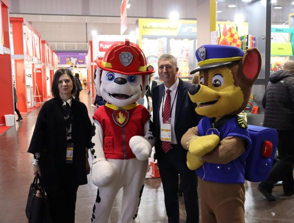 Rafa Climent ofrece su apoyo a las empresas valencianas presentes en la Feria Mundial del Juguete