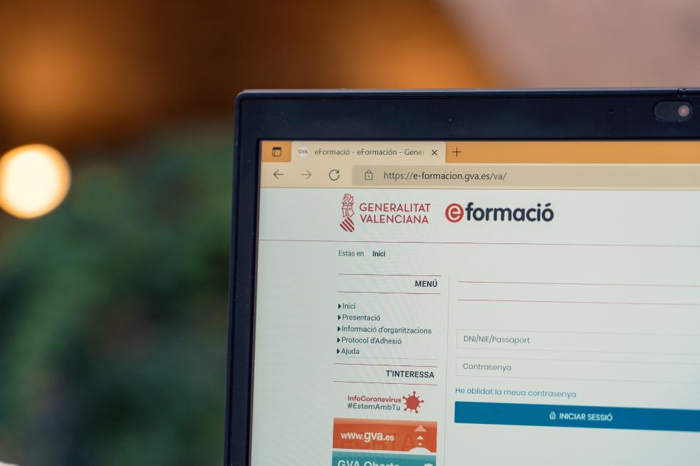 La plataforma de formación online de la Generalitat alcanza cifras récord con un aumento de la oferta de cursos del 50 % en el último año