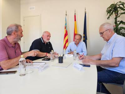 Aguirre se interesa por el trabajo de la DO Utiel-Requena para promocionar los vinos de la comarca