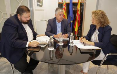 El secretari autonòmic de Relacions Institucionals i Transparència s'ha reunit amb una delegació de la Diputació de València