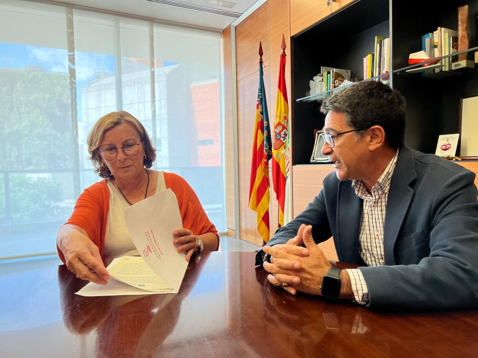 La delegada del Consell a Alacant es reunix amb l'alcalde de Sant Vicent per a abordar les principals inversions de la Generalitat en la localitat