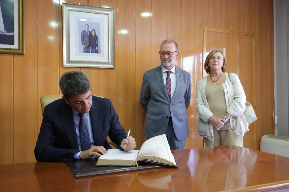Carlos Mazón ha mantingut una reunió amb l’alcalde del Campello i la corporació municipal