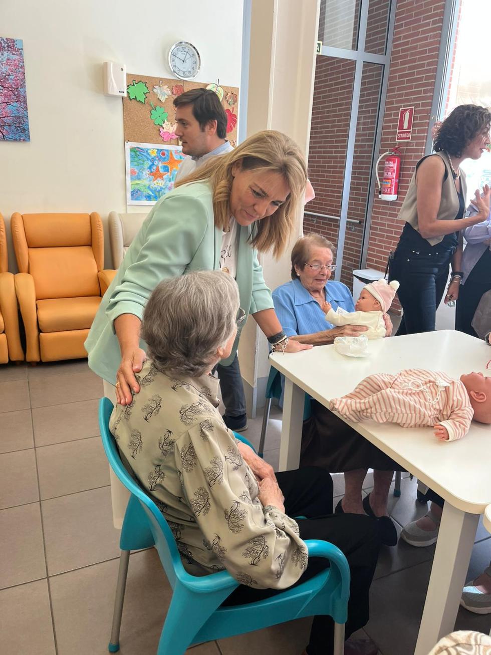 Susana Camarero defén respostes sociosanitàries “coordinades i eficaces” per a les persones amb Alzheimer i les seues famílies
