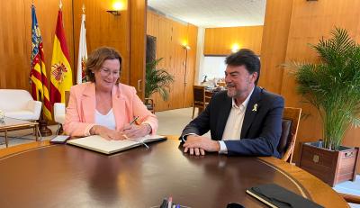 La delegada del Consell a Alacant, Agustina Esteve, es reunix amb l’alcalde d’Alacant per a tractar les inversions de la Generalitat al municipi