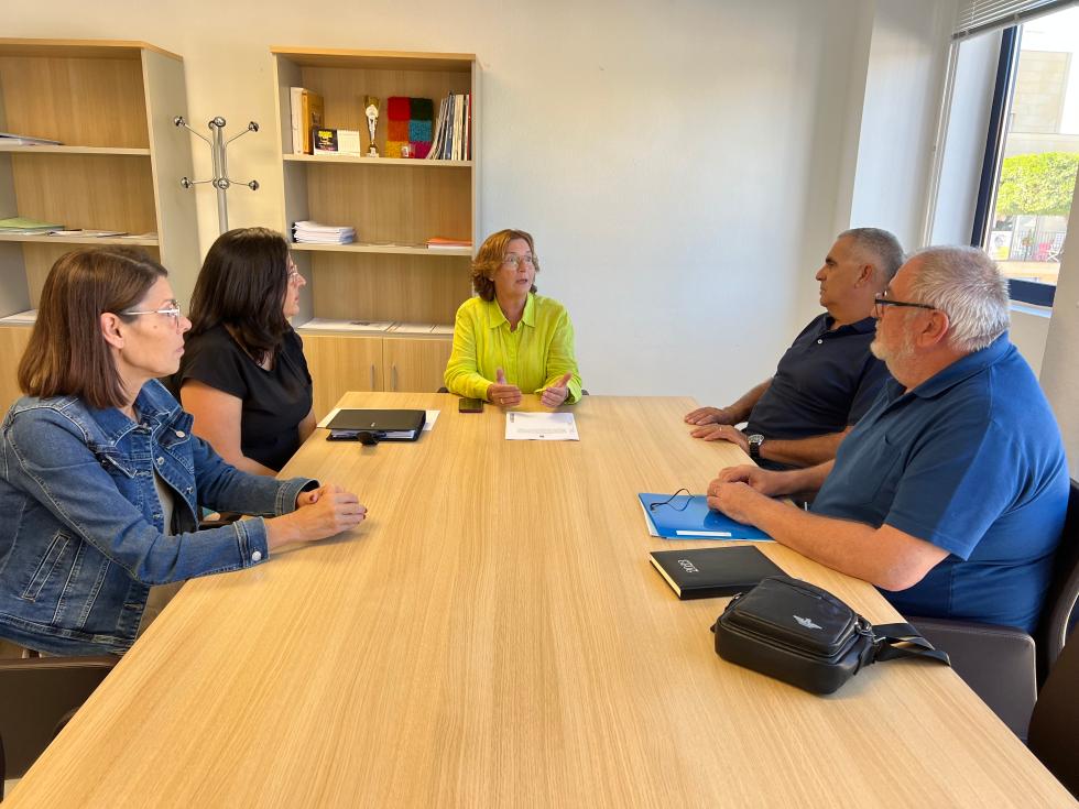 La delegada del Consell en Alicante se reúne con los alcaldes de San Fulgencio y Guardamar para abordar las necesidades de ambos municipios