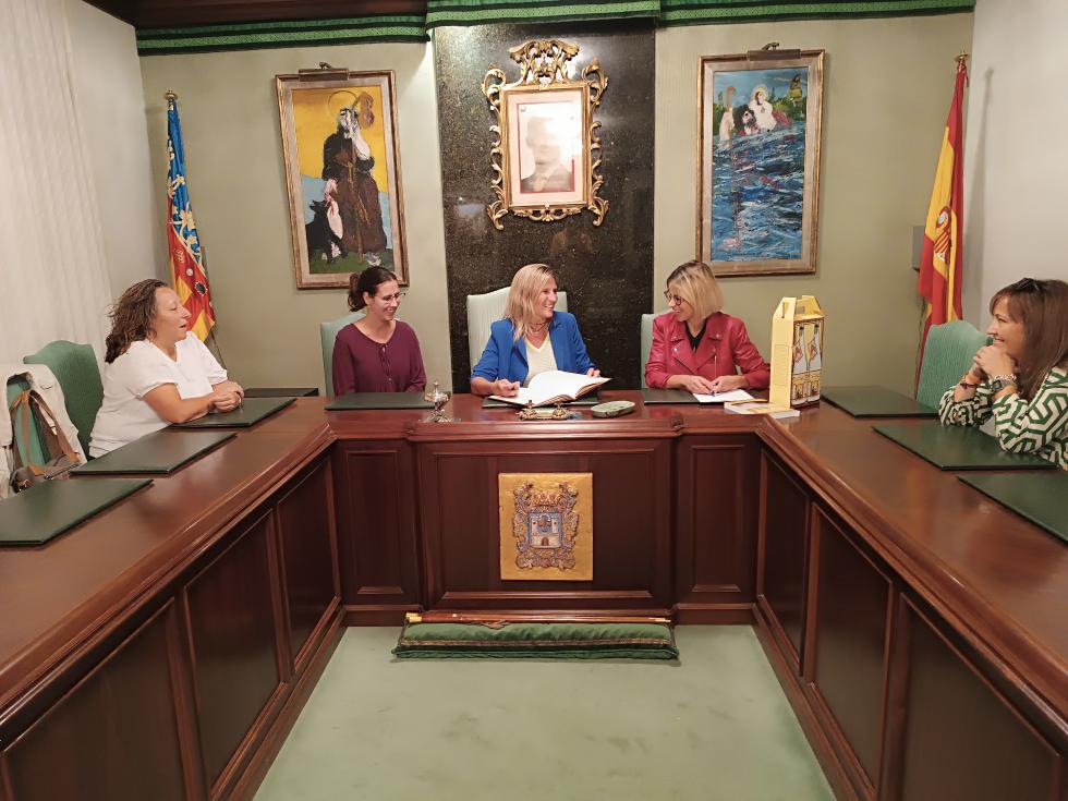 La delegada del Consell a Castelló es reunix amb els alcaldes de Culla i Benassal per a abordar les iniciatives de la Generalitat en els dos municipis