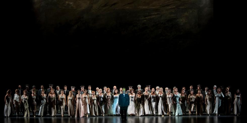 Les Arts abre la temporada con ‘La dama de picas’ y la ovación en pie de más de 1.300 jóvenes en el preestreno de la obra de Chaikovski