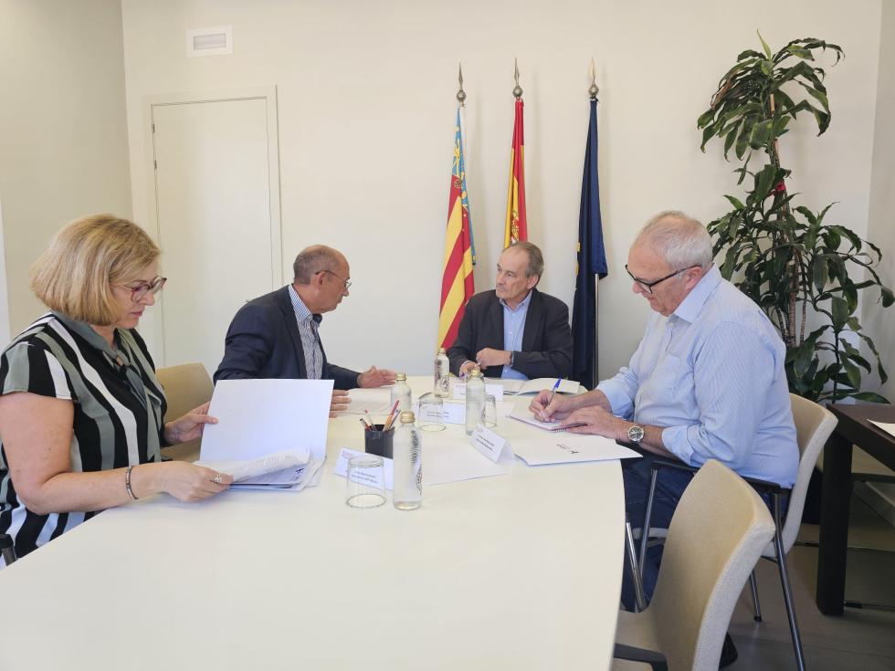 Aguirre oferix diàleg i suport a la DO València per a potenciar la institució
