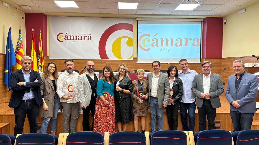 Nuria Montes aposta per establir sinergies entre turisme, comerç i artesania per a dinamitzar la Comunitat Valenciana