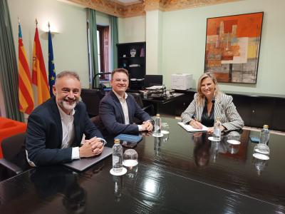 La delegada del Consell en Castellón se reúne con la Asociación de Empresas Tecnológicas de Castellón