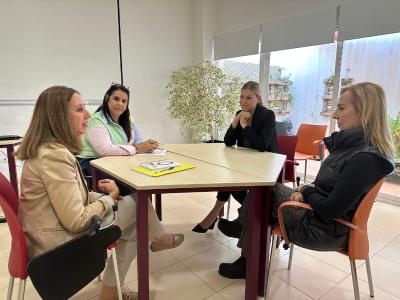 La secretària d'Igualtat visita el Centre Dona d'Alacant que procura atenció a les víctimes de maltractaments, agressions, abusos o assetjament sexual