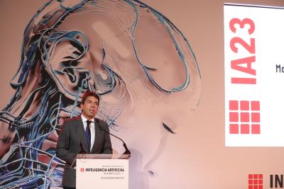 Carlos Mazón apuesta por poner la inteligencia artificial “al servicio de la ciudadanía para agilizar y simplificar trámites administrativos”