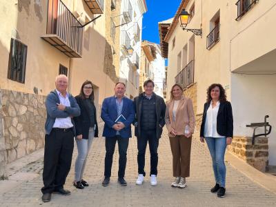 La delegada del Consell en Castellón y el director general de Administración Local visitan las localidades de Cortes de Arenoso y Villahermosa del Río