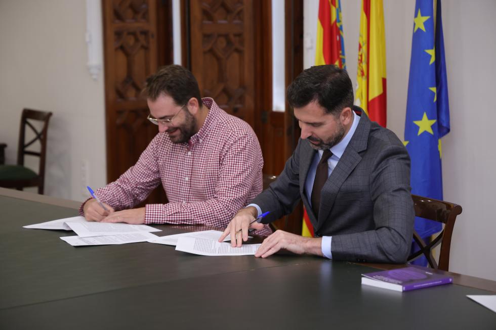 La Generalitat firma convenios con la Unió de Periodistes, Dircom y la Asociación de Periodistas de Alicante para la formación de profesionales de ...