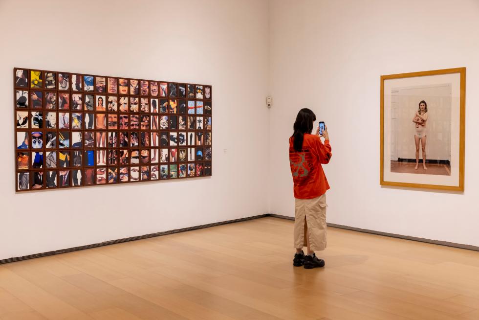 El IVAM reivindica la fotografía como un dispositivo ‘en medio’ del arte y ofrece una relectura de sus fondos desde 1950