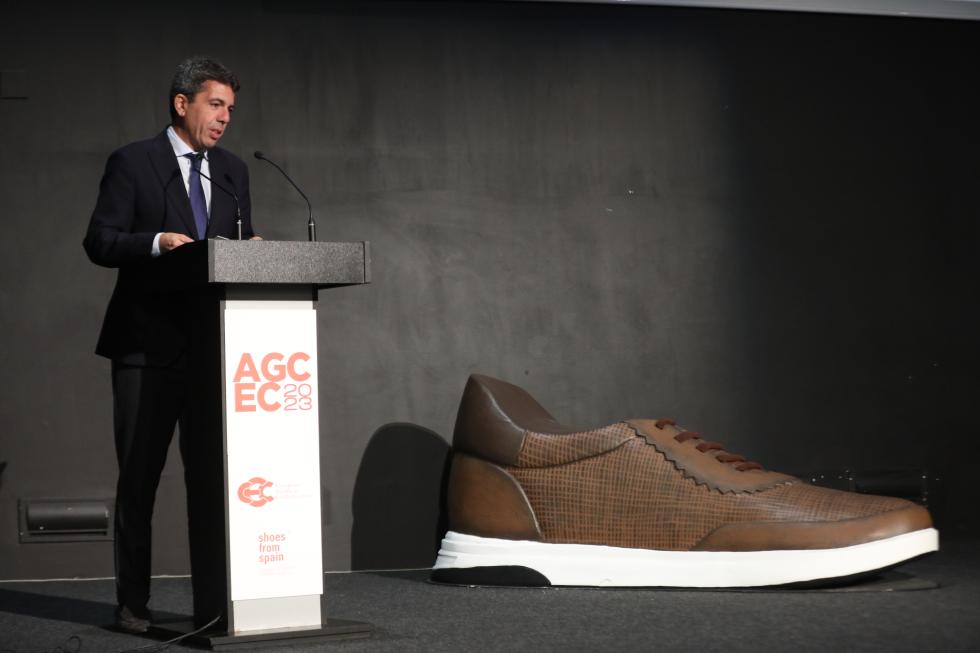 Carlos Mazón destaca el dinamismo del sector del calzado de Elche que se verá impulsado por la llegada del tranvía al Parque Empresarial