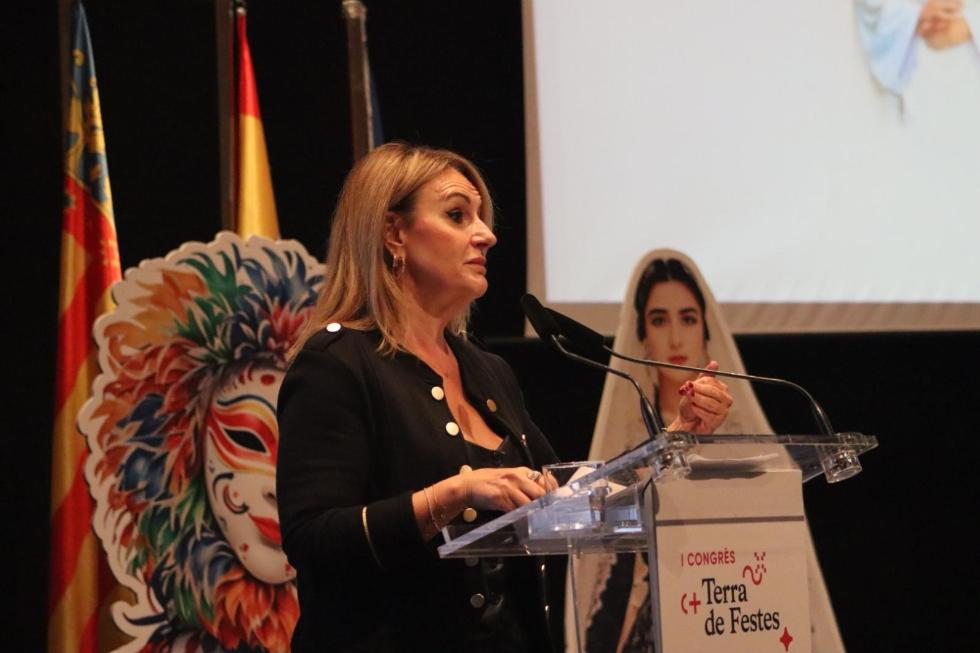 Nuria Montes destaca el potencial turístico de las fiestas en el I Congreso Terra de Festes celebrado en Benidorm