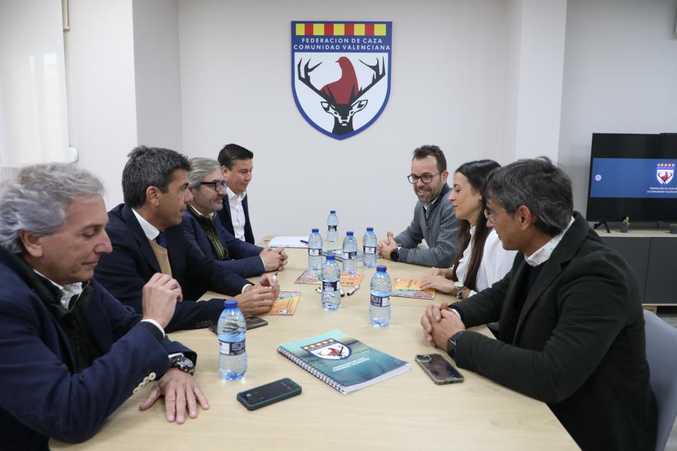Carlos Mazón se reúne con la presidenta de la Federación de Caza de la Comunitat Valenciana